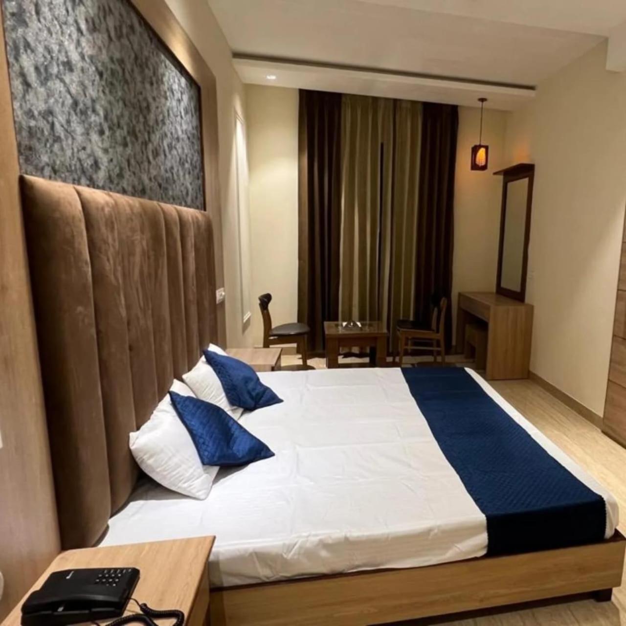 The Hotel Soho Zirakpur Екстериор снимка