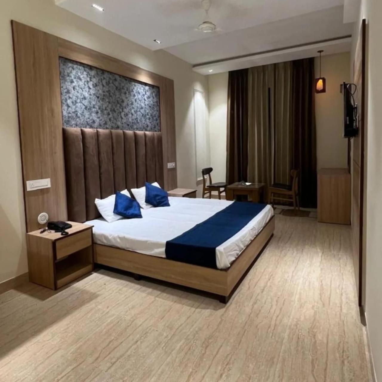 The Hotel Soho Zirakpur Екстериор снимка